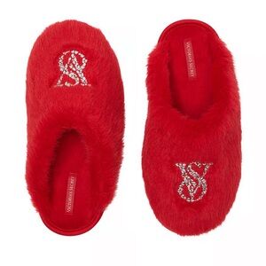 NWT Victoria’s Secret luxe plush slippers